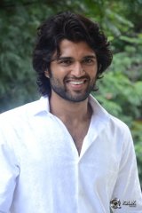 Vijay Deverakonda Interview About Pelli Choopulu Movie
